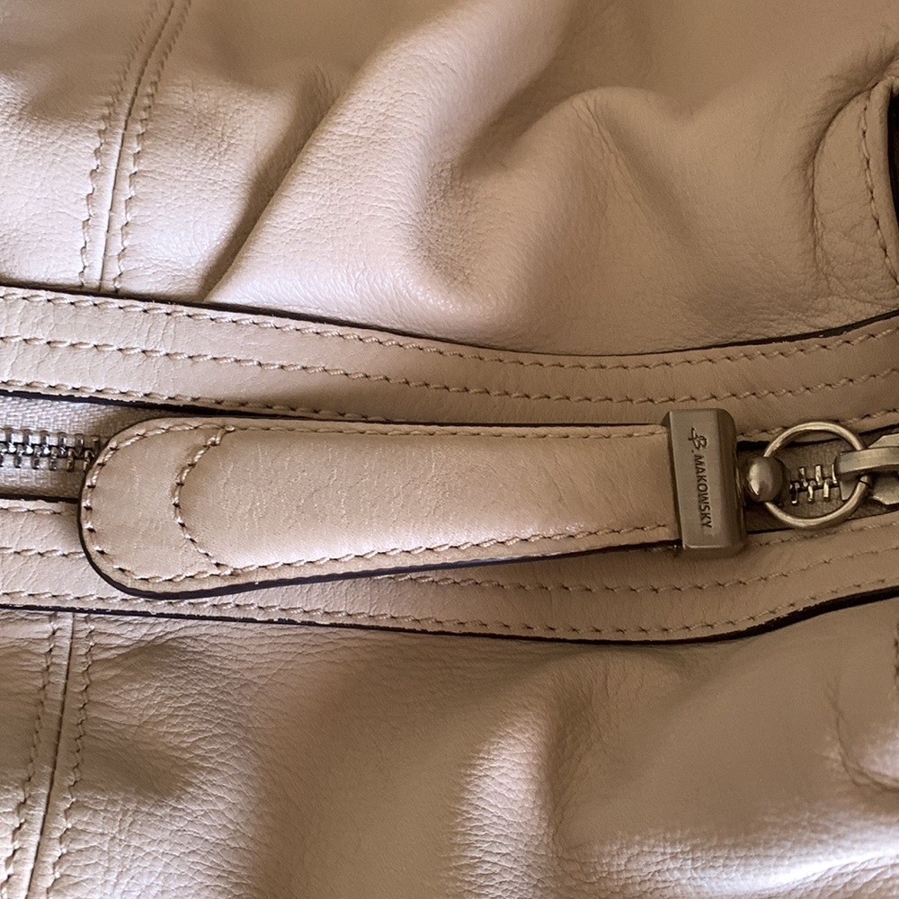 B Makowsky Shoulder Bag - Picture 9 of 14